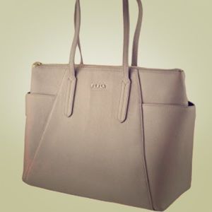 Furla
Ariana Medium Leather Zip Tote Bag